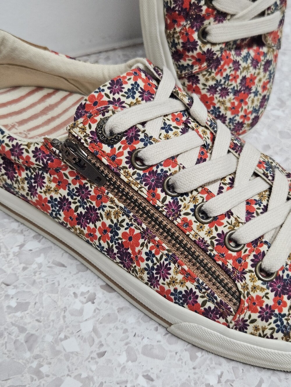 TAOS Z Soul Floral Canvas Sneakers Size 8.5 Streetwear - Picture 3 of 9